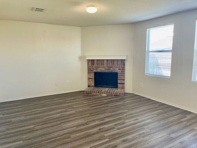 Building Photo - Newer 2 Story Home in Burleson with Commun...