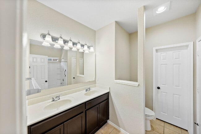 Building Photo - Flexible 5-Bedroom Rental Home in Alamo Ra...