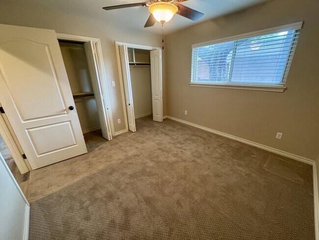Building Photo - 34 Ridge Dr