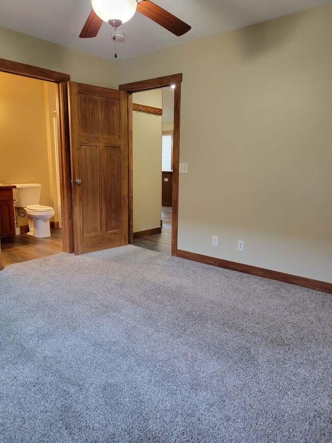 Building Photo - One Level Townhouse