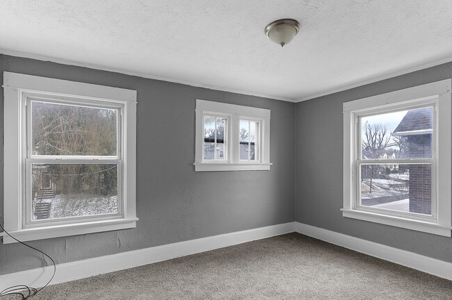 Building Photo - 404 N Bentley Ave