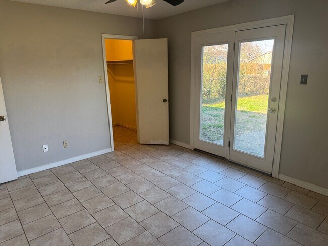 Building Photo - Jackson Street Duplex's