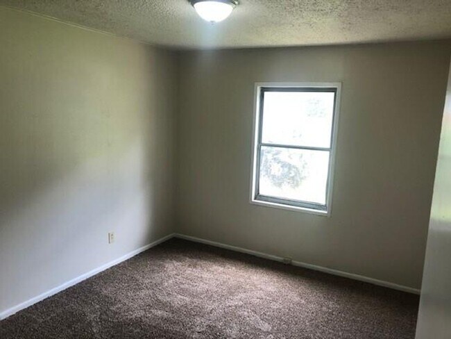 Building Photo - Remodeled Sunset Acres Home