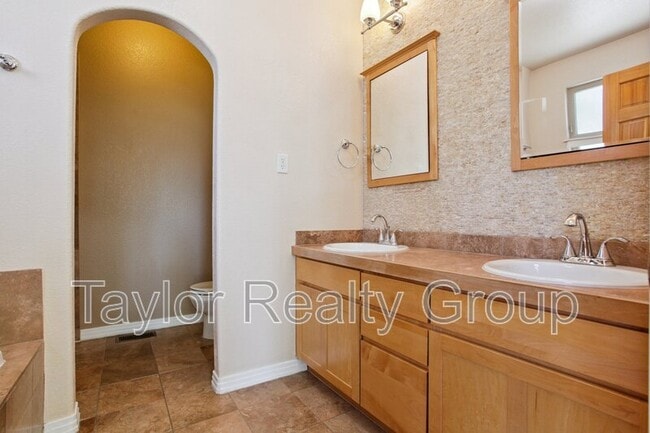 Building Photo - 13190 W 10th Ave