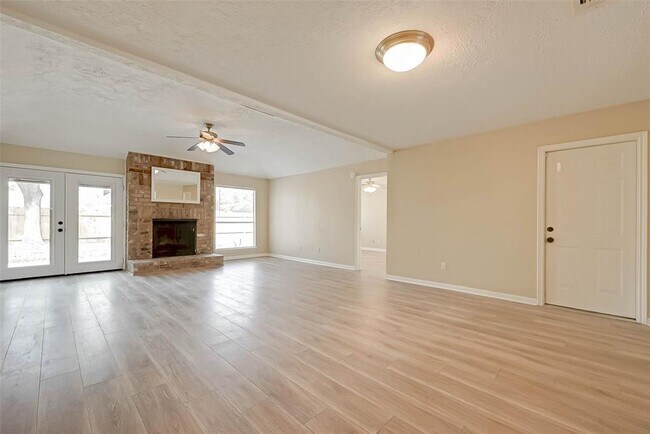 Building Photo - 2928 Laurelridge Dr