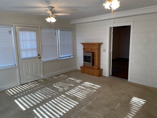 Building Photo - 3/1.5 Country House in Adairsville $1,595