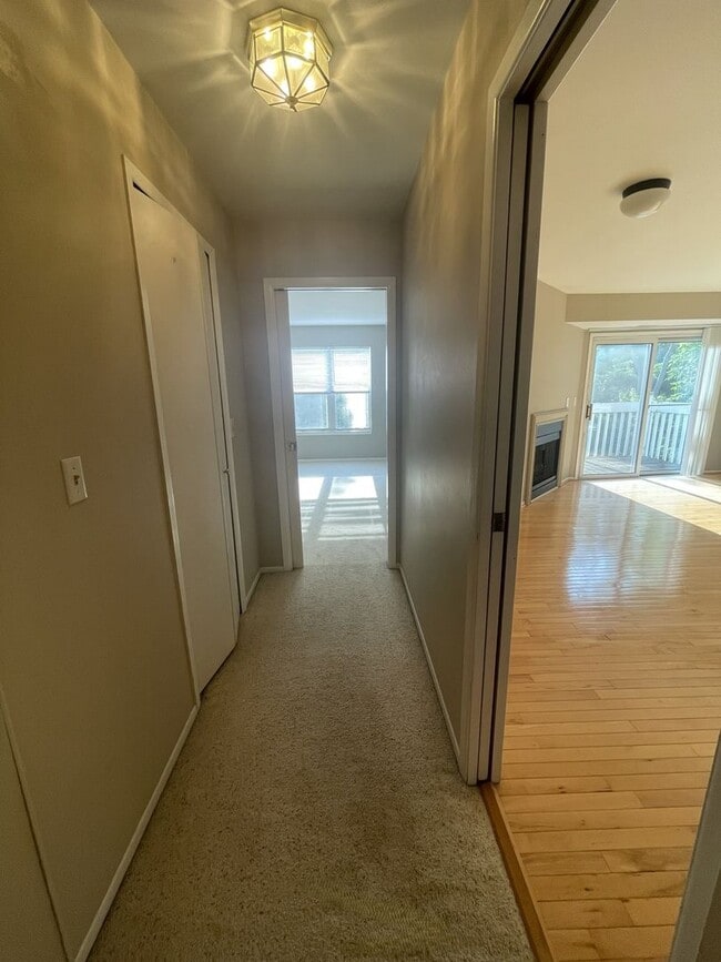 Building Photo - Three Bedroom Two Bath Condo | Laundry, Parking, & Central AC