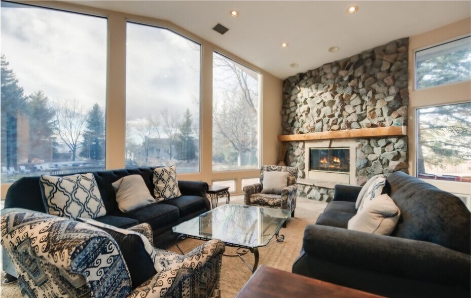 Building Photo - 8405 Pebble Creek Way