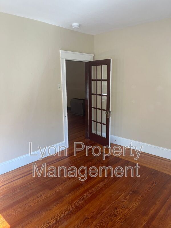 Building Photo - 352 Manville Rd