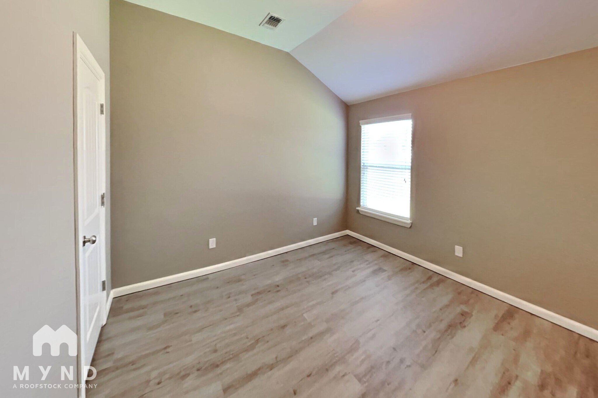 Building Photo - 1118 Merlin Dr