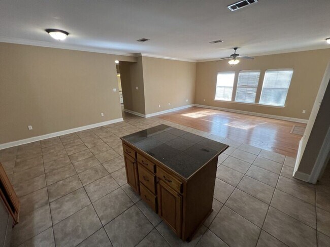 Building Photo - Charming 3-bedroom 2-bathroom in South Burbank Neighborhood!