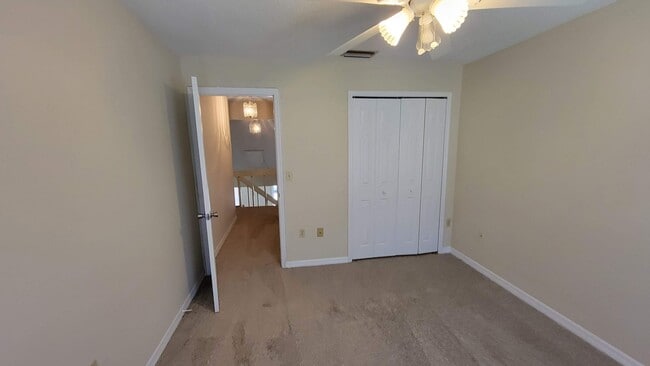 Building Photo - 611 W Oak Terrace Dr