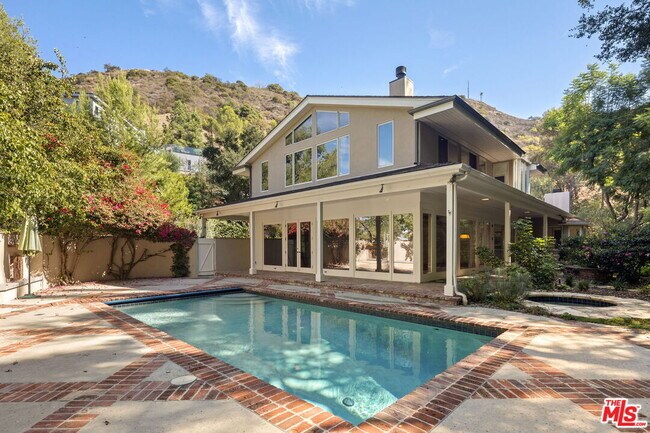 Building Photo - 7972 Mulholland Dr