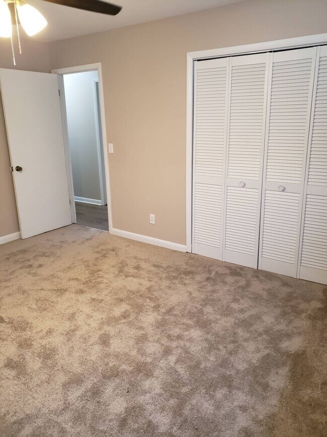 Building Photo - Charming 3Bed/2Bath Brick Home w/Bonus Office Space – Upgraded Comfort Near Martin Lake *1/2 OFF ...