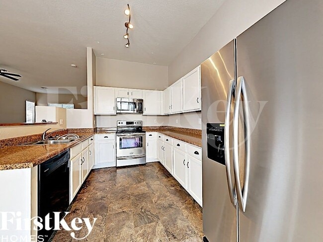 Building Photo - 13702 W Tara Ln