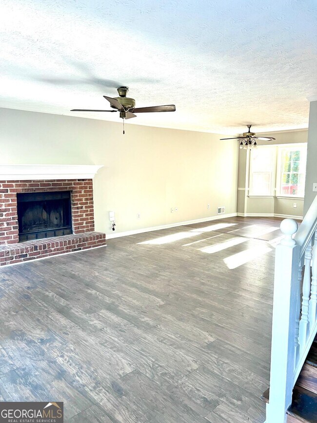 Building Photo - 3990 Rocmar Dr