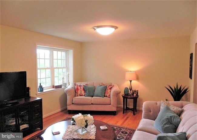 Building Photo - 2305 McGregor Ct