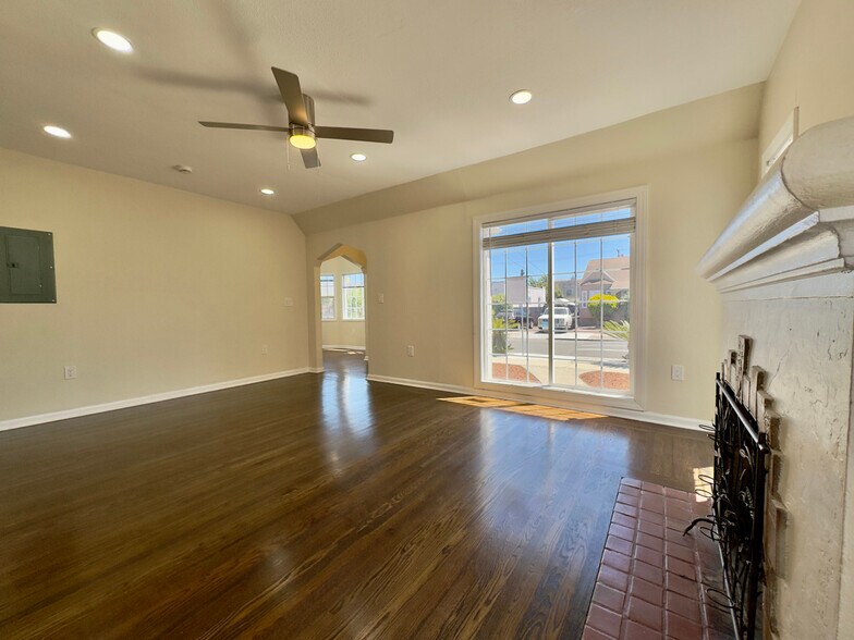 Building Photo - 1833 108th Ave