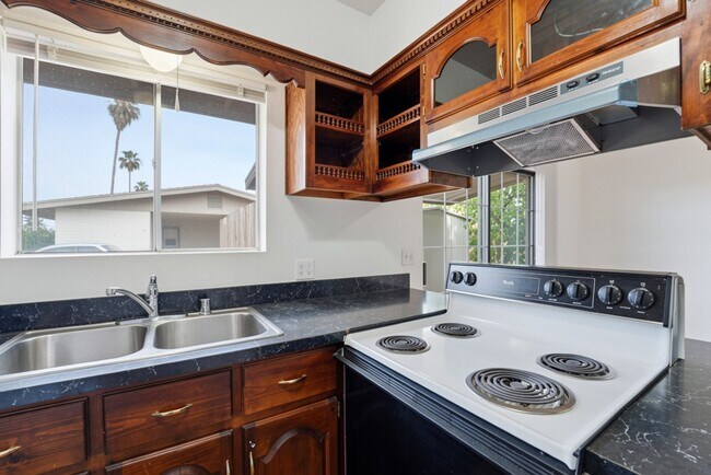 Building Photo - Maintained Mesa rental offering comfort, convenience, and easy access to everything the East Vall...