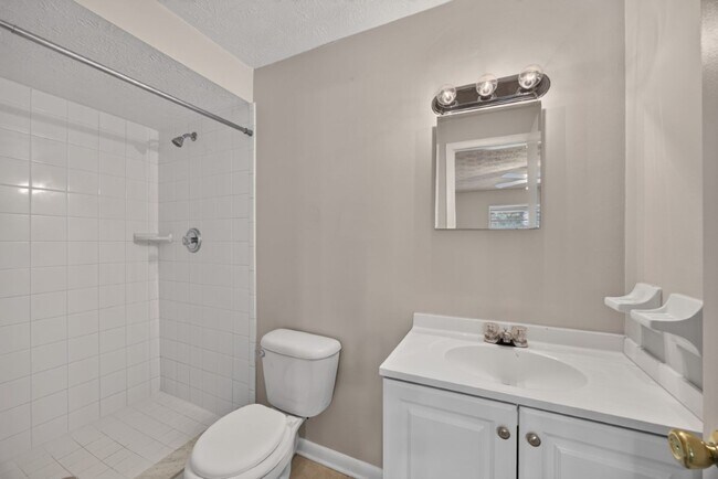 Building Photo - Cute 3/2 Home in Orange park on a corner lot