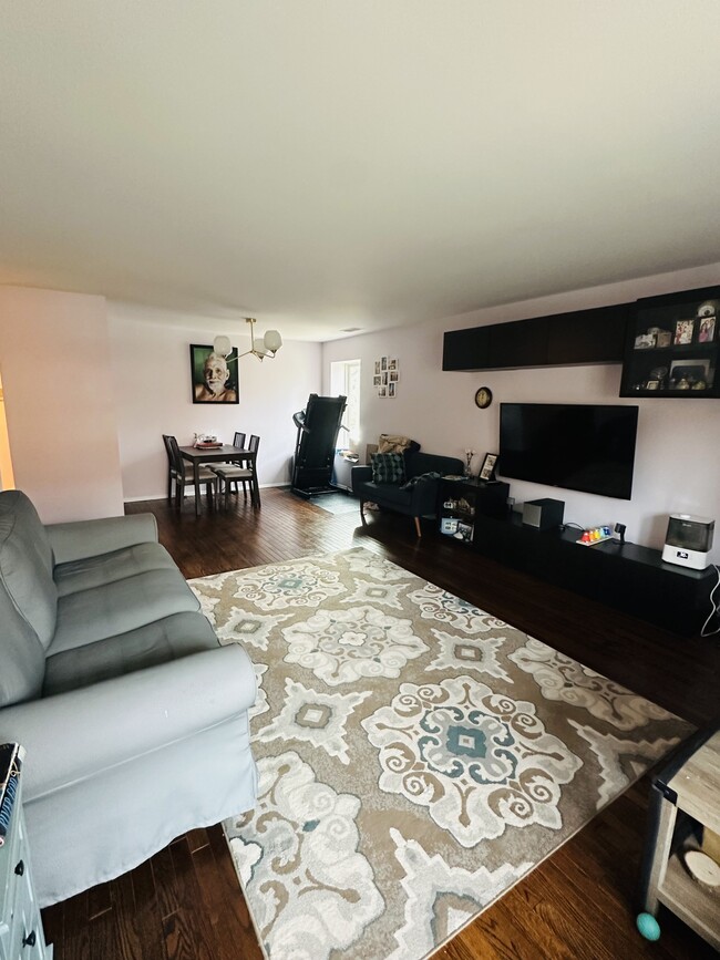 Furnished living room - 222 Main St