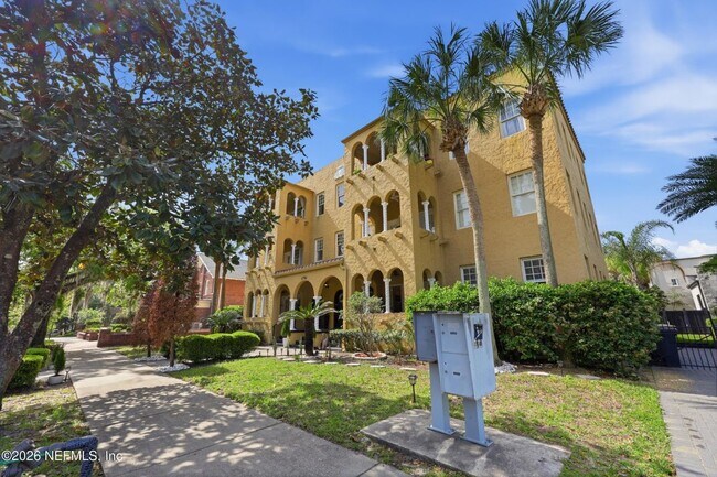 Building Photo - 1786 Challen Ave