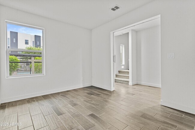 Building Photo - 325 E Coronado Rd