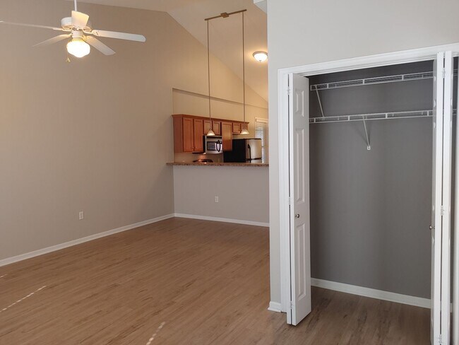 Building Photo - $1,550 | 2 Bedroom, 2 Bathroom Condo | No ...