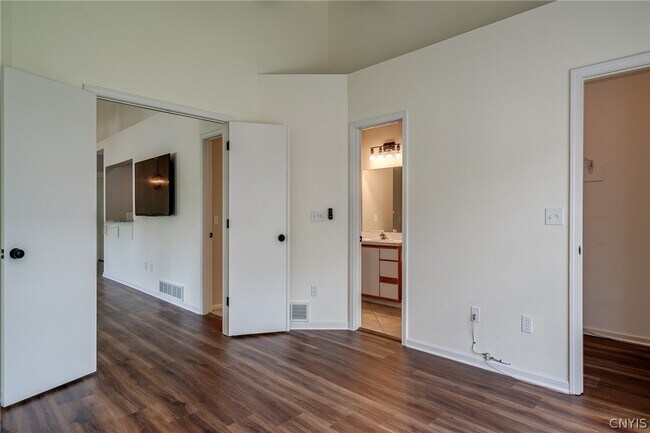 Building Photo - 2404 Pipers Ct