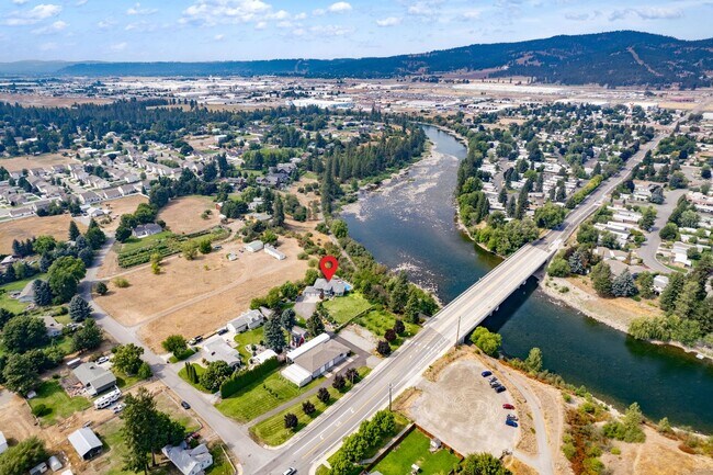 Building Photo - Stunning Home and Three Bay Shop Along Spo...