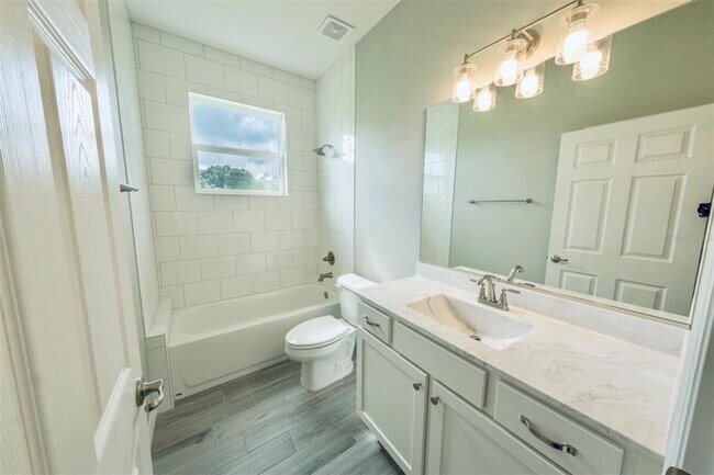 Building Photo - Executive 4/3 Rental