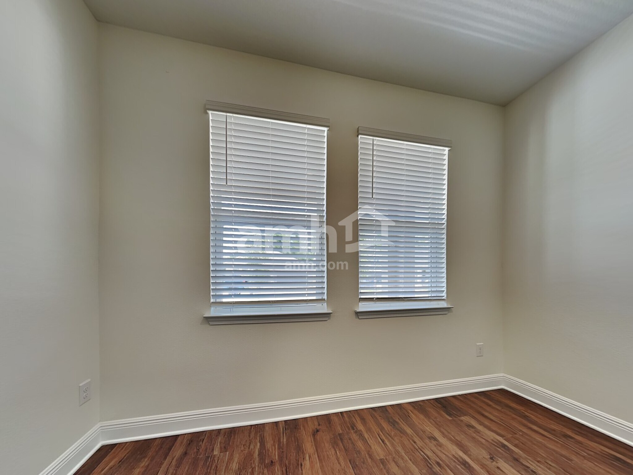 Building Photo - 27537 St Andrews Ave