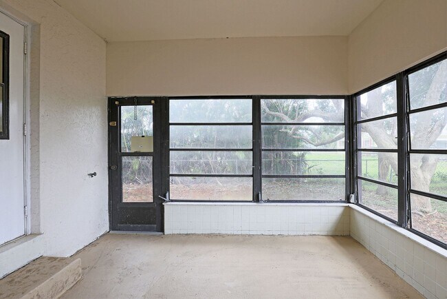 Building Photo - North Fort Myers Single Family Home AVAILABLE NOW