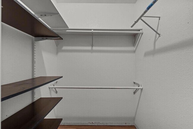 Building Photo - 1708 English Dr