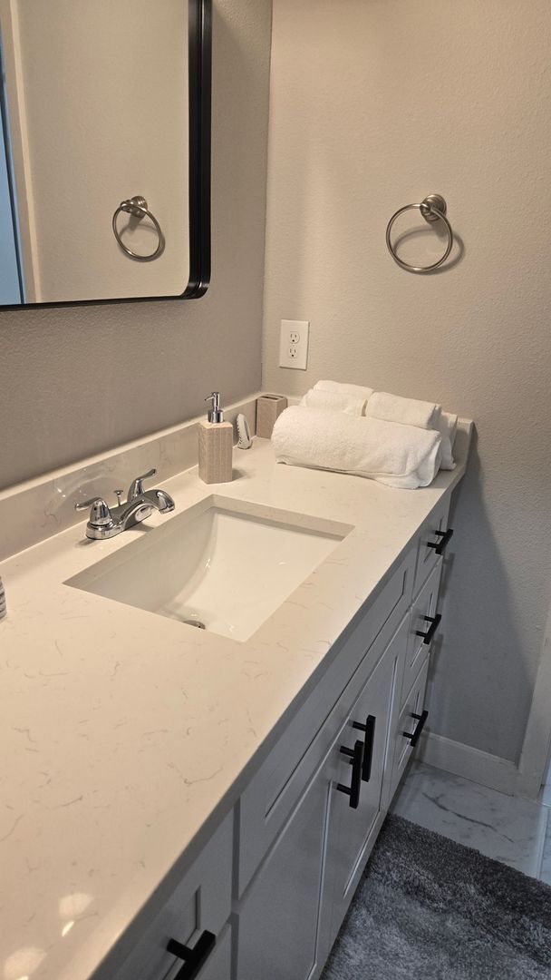 Building Photo - Spacious 4BR House in Dallas