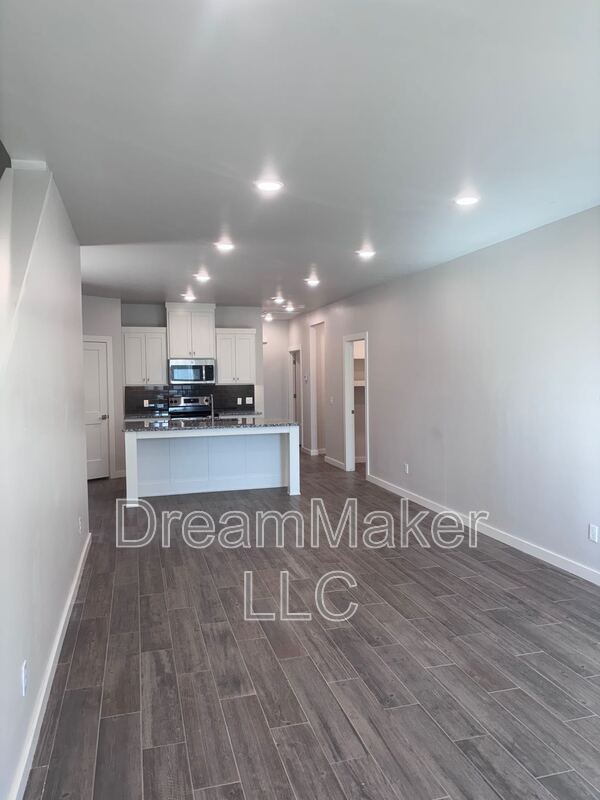 Building Photo - 2819 Clifton Ter