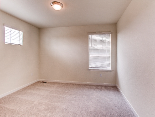 Building Photo - 678 176th Ave