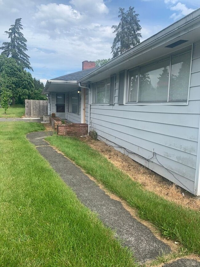 Primary Photo - Updated 2 bedroom duplex near PLU!