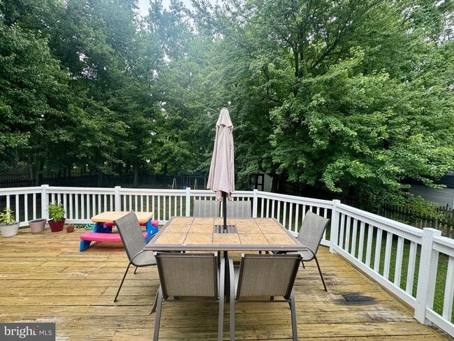 Building Photo - 702 Cloverfields Dr
