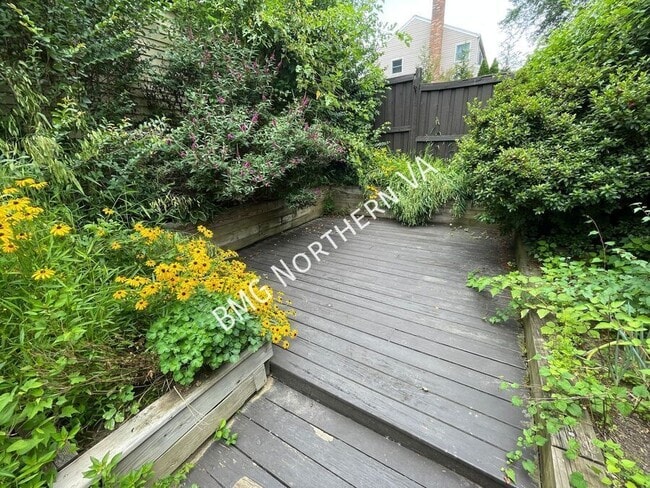 Building Photo - 1846 Clovermeadow Dr