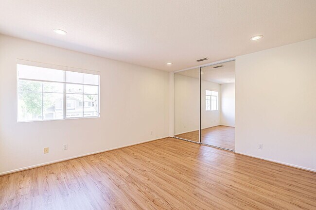 Building Photo - Executive 5-Bedroom Pool Home with Dual Master Suites in Stevenson Ranch