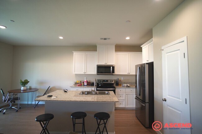 Building Photo - Brand New 3 Bedroom Home!