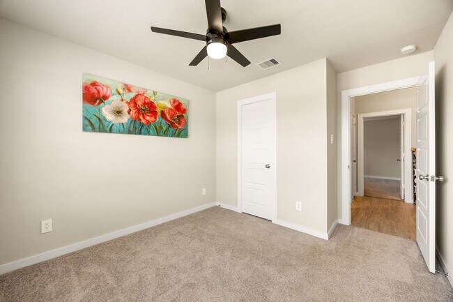 Building Photo - 723 Larkspur Shadow Dr