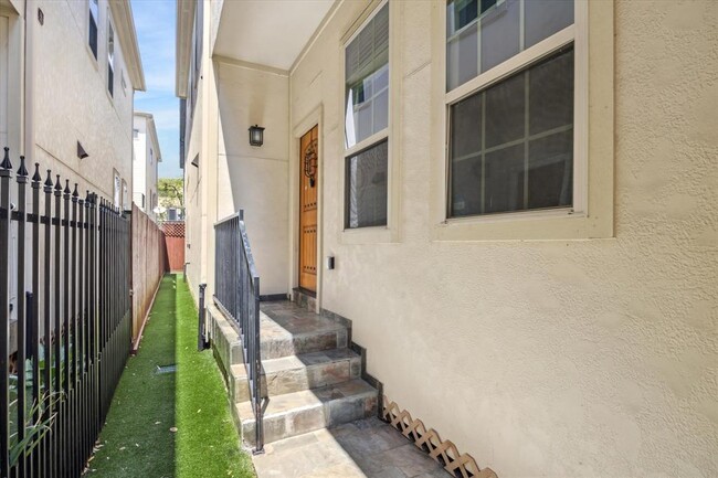 Building Photo - 5700 Darling St