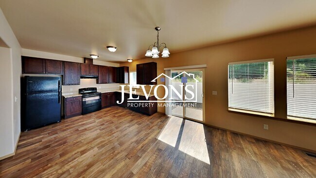 Building Photo - 708 N 29th Ave