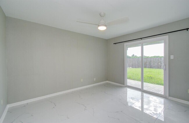 Building Photo - 326 Fair Oak Dr