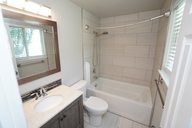 Building Photo - 698 Berwick Dr