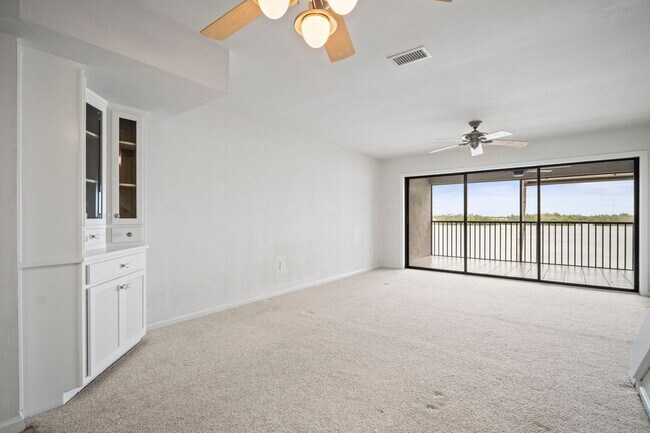 Building Photo - Stunning 2-bedroom, 2-bathroom condo with ...