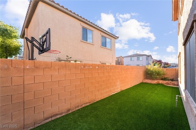 Building Photo - 9014 Salvatore St