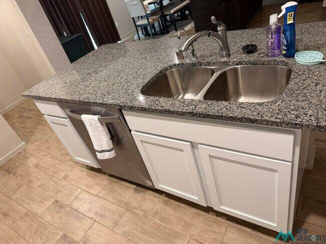 Building Photo - 2419 W Ray Ave